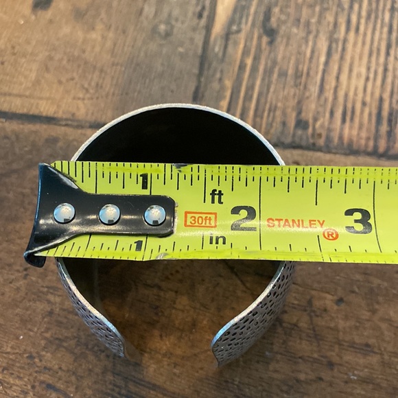 Cuff Bracelet - Picture 4 of 9